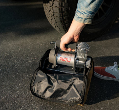 VIAIR COMPRESSORE PORTATILE 300P - 150PSI - PER GOMME FINO A 33